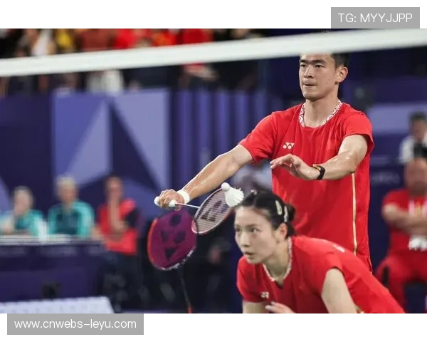 郑思维误穿黄雅琼球衣登热搜，换衣窘态逗笑全场